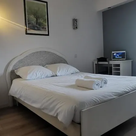 Апартаменты Grand 95m, 4ch, Plateau 5min, Parking, 8p Ангулем